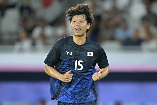 “飛び級”でパリ五輪に出場した高井。写真：金子拓弥（サッカーダイジェスト写真部／JMPA代表撮影）