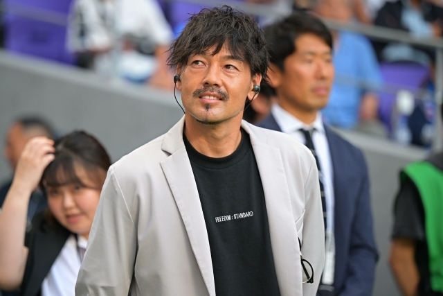 カズとの２ショットを公開した松井氏。写真：金子拓弥（サッカーダイジェスト写真部）