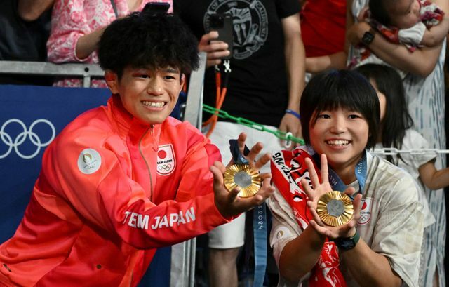 Ｗ金メダルを達成した最強の幼なじみ（左）清岡幸大郎選手（右）櫻井つぐみ選手（写真：エンリコ/アフロスポーツ）