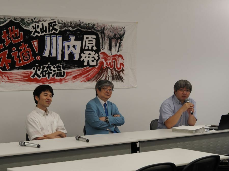 期日後の報告集会。福岡県弁護士会館にて。（撮影／脱原発弁護団全国連絡会）