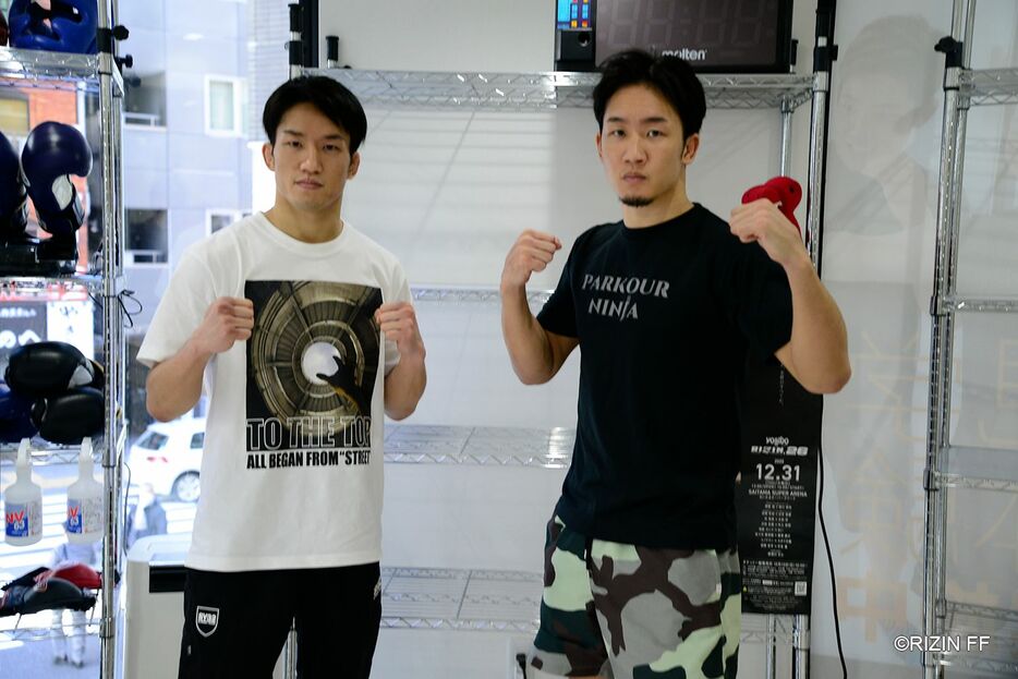 朝倉海（左）と朝倉未来(右）は共にKO勝利を宣言した(写真・RIZIN FF）