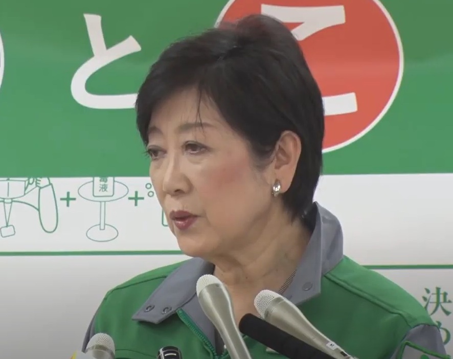 会見する小池知事