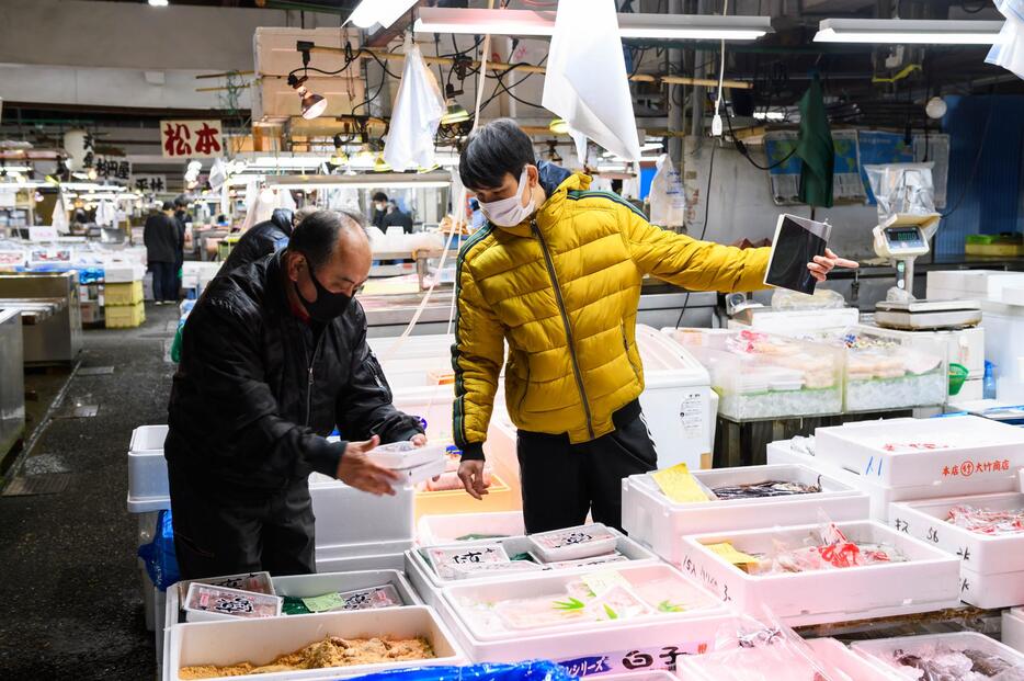 日本の寒さにはもう慣れた。「それに、寒いほうが魚がいいからね」とズンさん