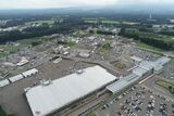 七戸十和田駅（手前右）を中心に整備が進む七戸町荒熊内地区。大型店、銀行、クリニックがそろい、町の主要エリアになりつつある＝2019年9月（七戸町提供）