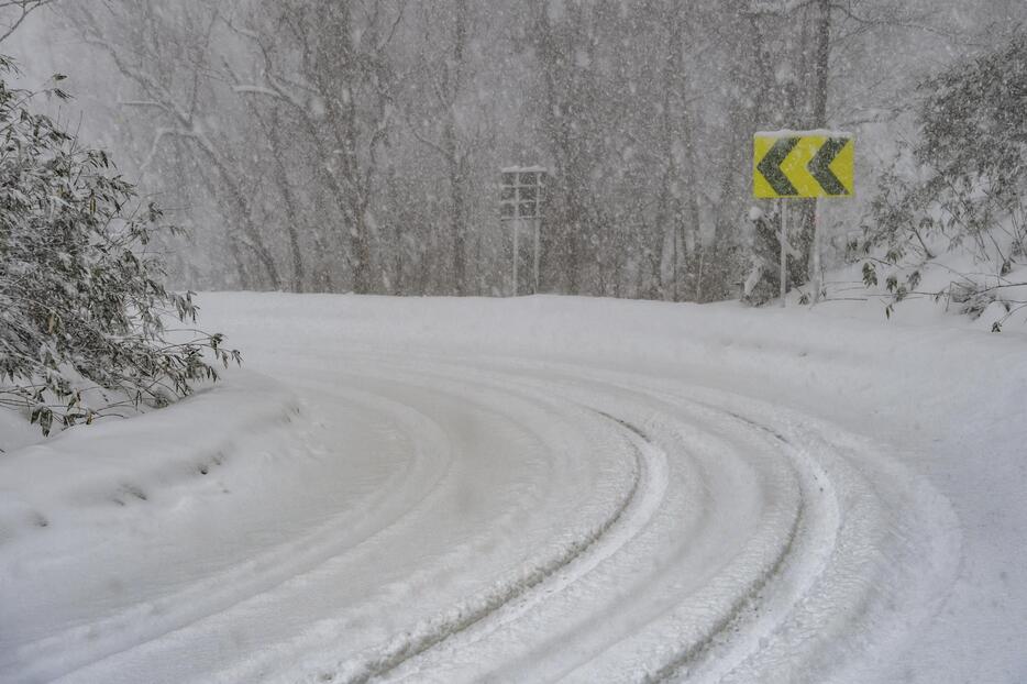 大雪によって大規模な交通障害が発生するおそれがある（写真：アフロ）