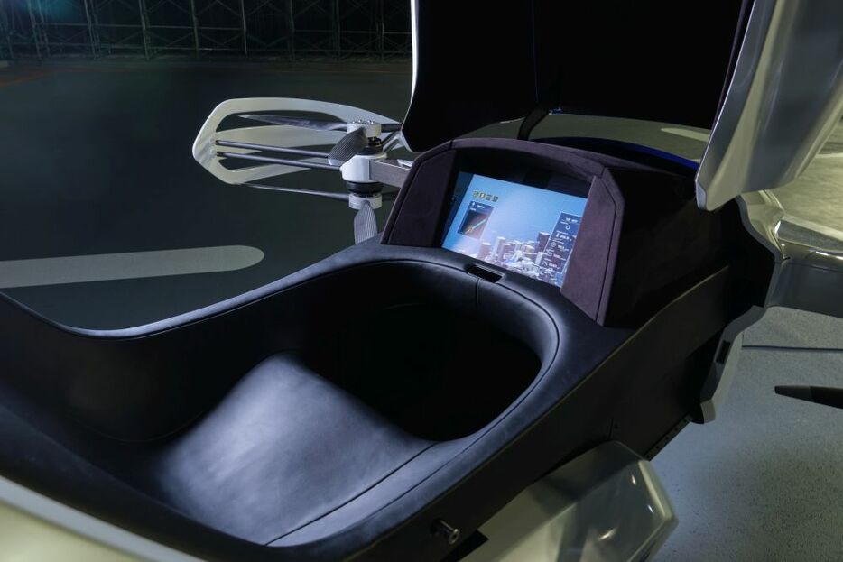 [写真]有人試験機SD-03モデルの座席前に配置したディスプレイ。ここで目的地を入力し、あとは自動運転で目的地まで飛行する仕組みだという（提供：SkyDrive）