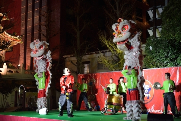 [写真]横浜中華学校校友会国術団による春節を祝う獅子舞(2014年2月9日、林直樹氏撮影)