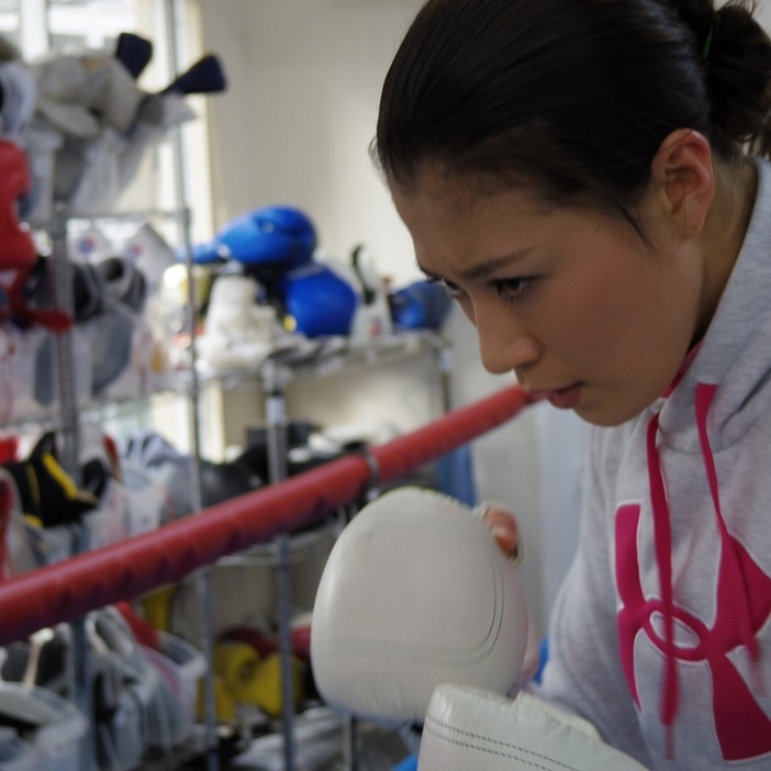 [写真]練習を公開したモデルボクサー高野人母美