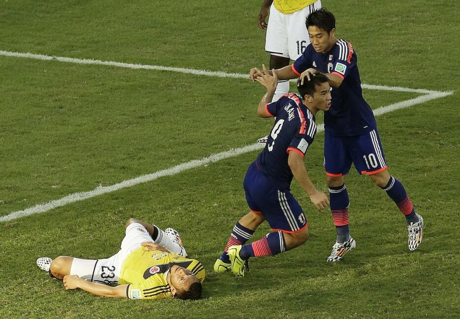 [画像]岡崎慎司と香川真司 （写真：AP/アフロ）