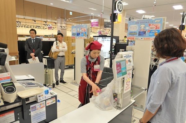 [画像]全国のイオンで初の試みとなる「フルサッキングレジ」