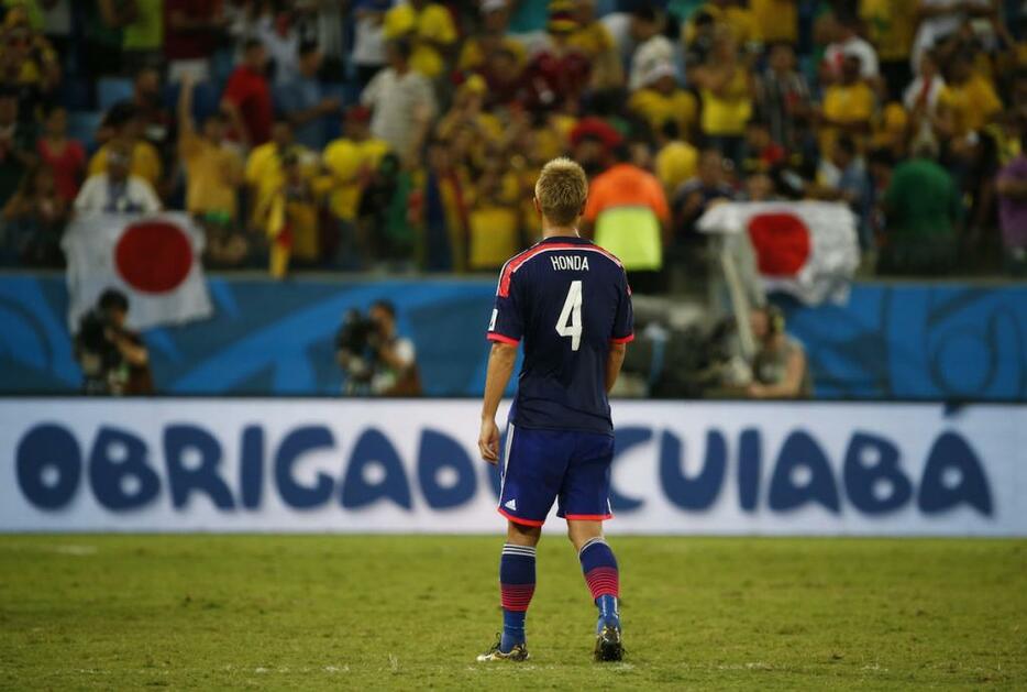 [画像]グループリーグで敗退となった本田ら日本代表（写真：ロイター/アフロ）