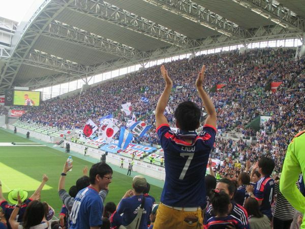 [写真]本田選手の先制ゴールの沸くノエビアスタジアム神戸