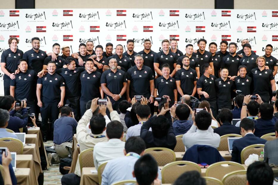 ラグビーW杯日本代表の総括会見には31人の代表戦士が勢揃いした（写真：西村尚己/アフロスポーツ）