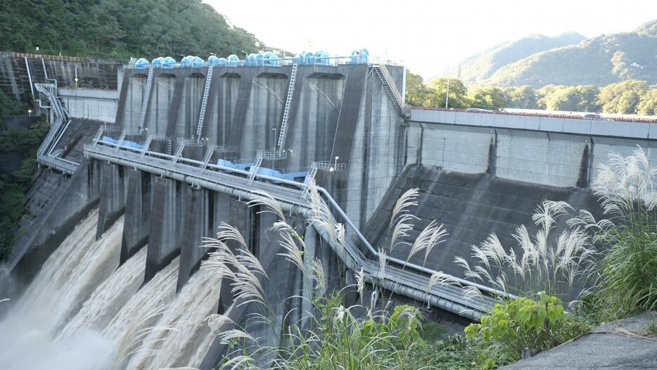 台風19号で緊急放流が行われた城山ダム＝神奈川県相模原市緑区で2019年10月13日（撮影：飯田和樹）