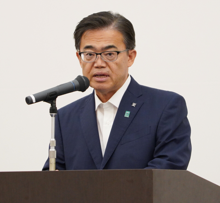 フォーラムであいさつする愛知県の大村秀章知事