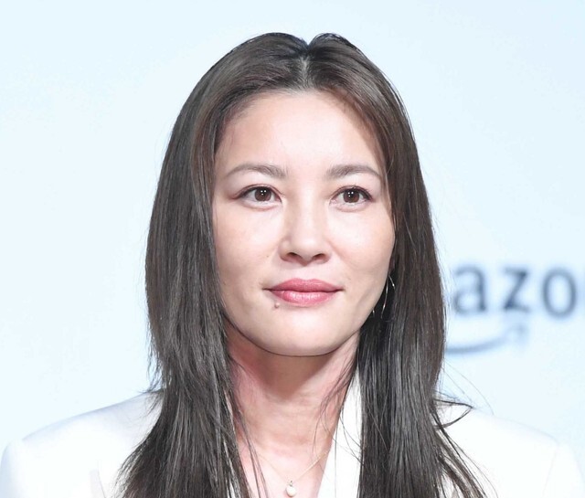 瀬戸朝香48歳、〝親友〟34歳タレントとの2ショットに「ふたり