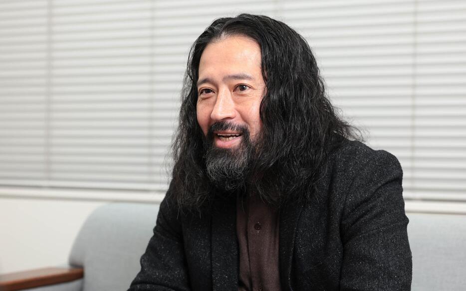 ゼニス新作モデル 又吉直樹氏が語る職場の笑い 「空気を読み (日経 空気を作れ」 タレント・お笑い芸人
