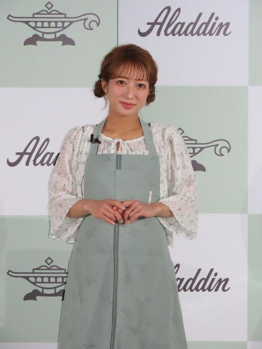 辻希美　コラボエプロン　グレー パセリ parsley辻希美 グレー コットンガーゼエプロン - メルカリ