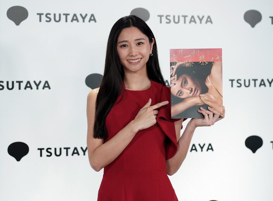 斎藤恭代＞最新写真集「月刊 斎藤恭代」で「全部出し切ろう