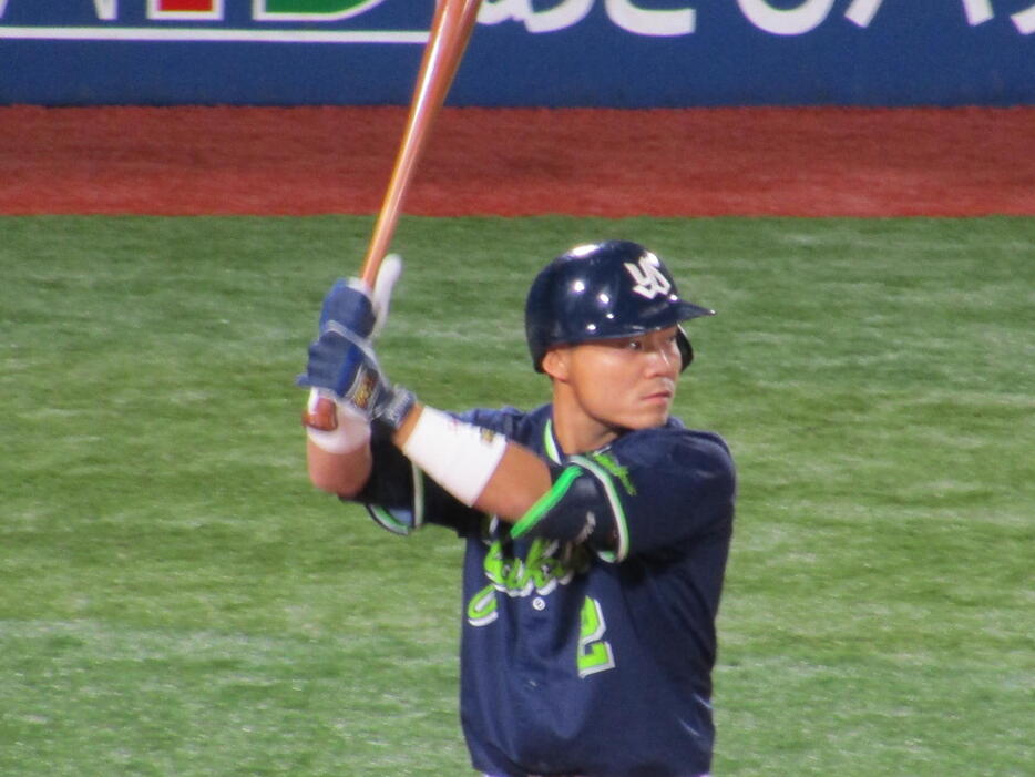 第1戦に山本からタイムリーを放ち、ヤクルト投手陣をリードした捕手の中村悠平がシリーズMVP（資料写真）