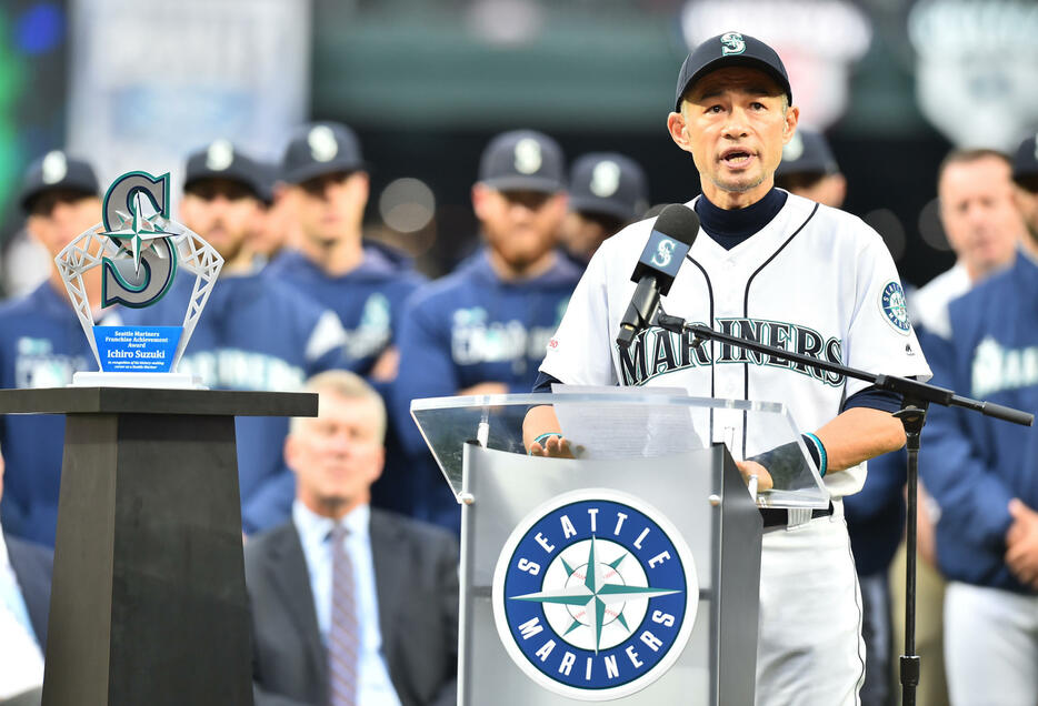 イチロー氏のマリナーズ殿堂入りが発表された(写真は2019年のフランチャイズ・アチーブメント賞の授与式のもの/アフロ）