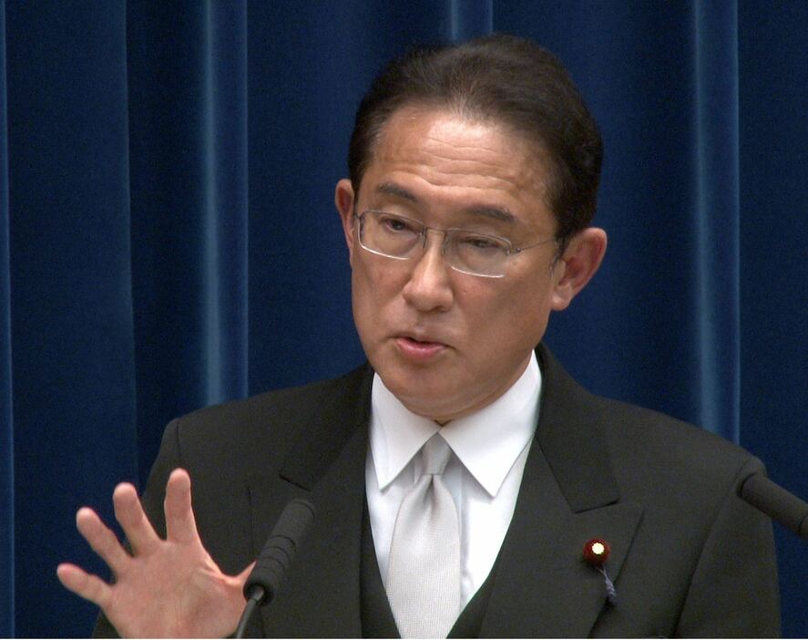 [画像]第2次岸田内閣発足を受けて会見する岸田首相