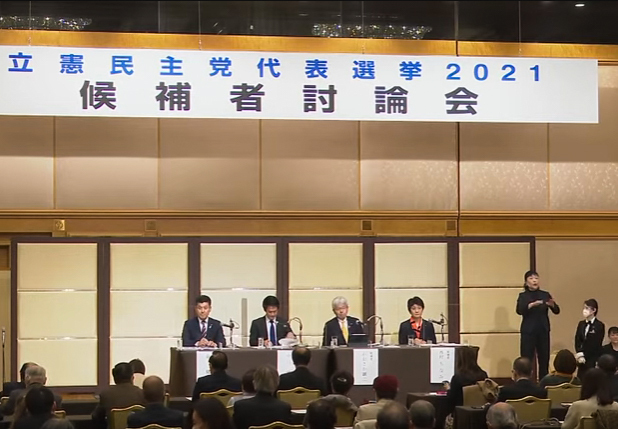 壇上に並ぶ4候補。左から泉氏、小川氏、逢坂氏、西村氏