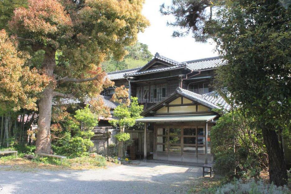 屋根瓦は全て下ろし、防水し直してから再度載せた