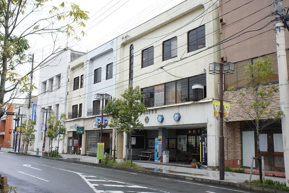 石巻の商店街。この通りに巻組がある