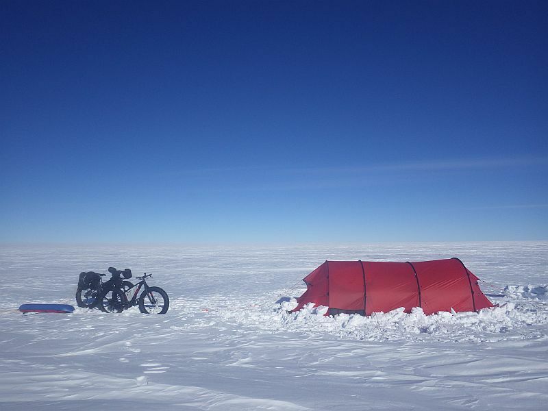 [写真]南極点への道のりに、足を踏み入れたばかりだった