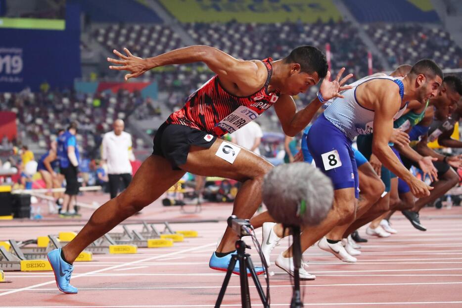 ドーハ世陸100m準決勝。サニブラウンはスタートで出遅れた(写真：YUTAKA/アフロスポーツ)