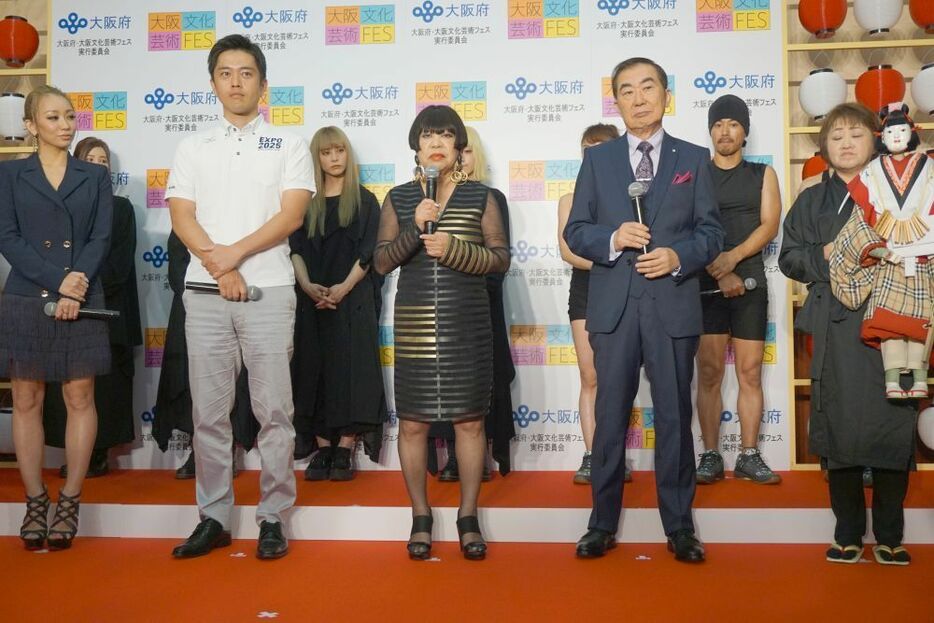 コシノジュンコさん（中央）も大阪文化芸術フェスへの思いを語った