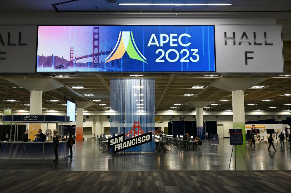 APEC財務相会合の会場に開設されたメディアセンター＝11日、サンフランシスコ（ゲッティ＝共同）