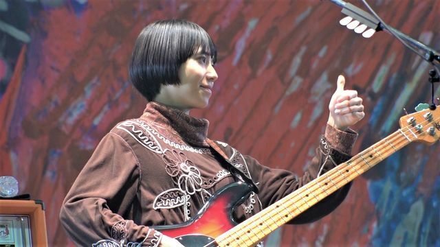 ライブリハーサル中のアユニさん