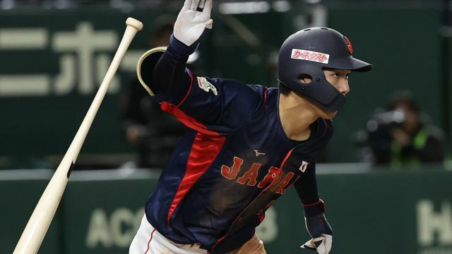 3安打2打点の活躍をみせた藤原恭大選手(写真：時事)