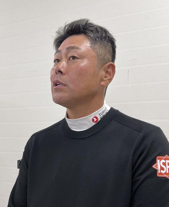 男子ゴルフの今季最終戦に向け意気込みを語る谷原秀人＝29日、東京よみうりCC