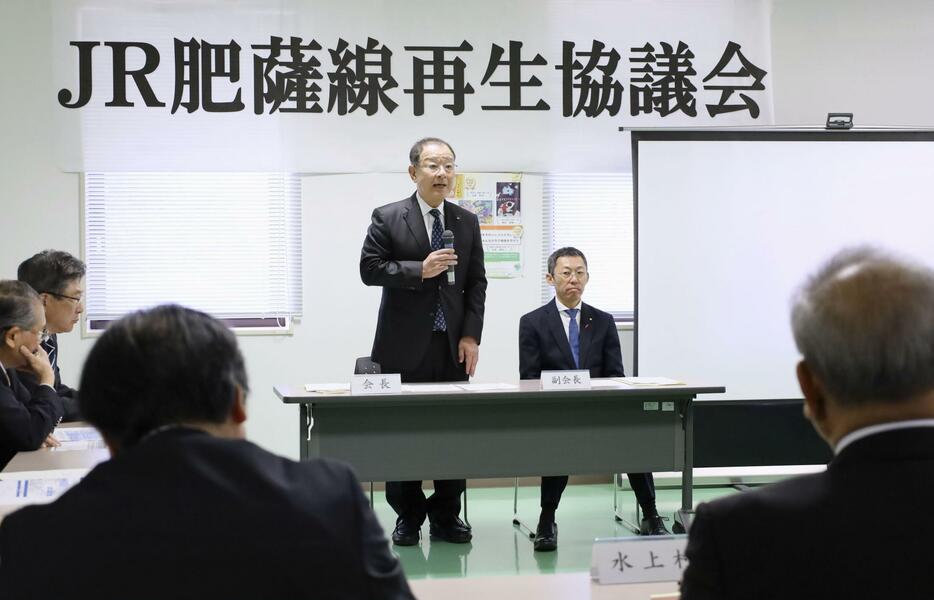 熊本県人吉市で開かれた「JR肥薩線再生協議会」の会合＝24日午前