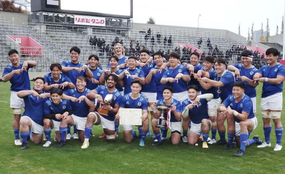 ラグビー関東大学リーグのリーグ戦で6連覇を果たした東海大の選手たち＝秩父宮