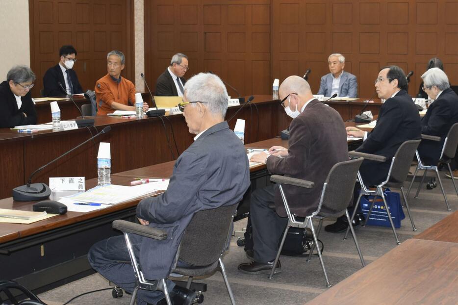 有識者でつくる富士山世界文化遺産学術委員会の会合＝27日午後、東京都内