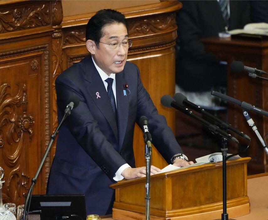 2023年度補正予算案が審議入りし、衆院本会議で答弁する岸田首相＝20日午後