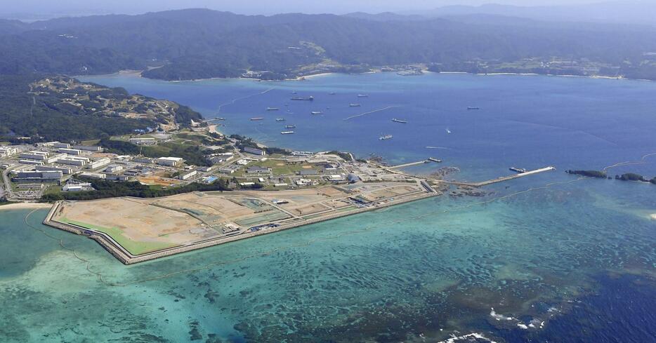 沖縄県名護市辺野古の沿岸部。奥の大浦湾側には軟弱地盤が見つかっている＝5月