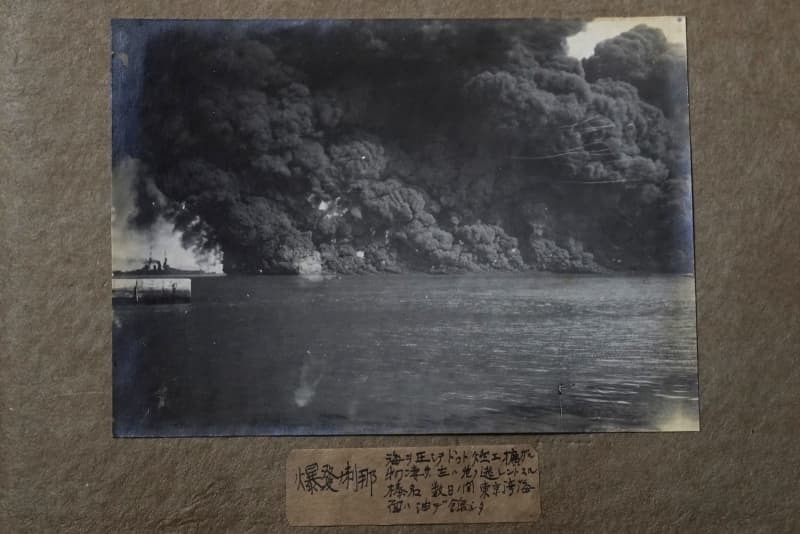 現在の神奈川県横須賀市で発生した海上火災。説明には「左ハ危ク逃レントスル榛名」などとある