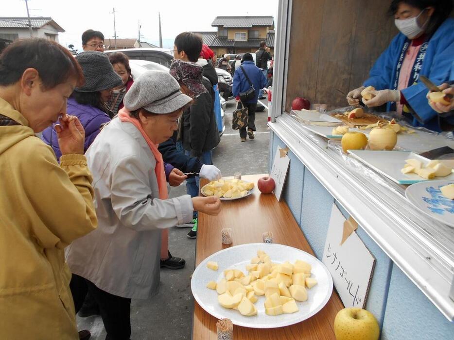 [写真]試食も人気