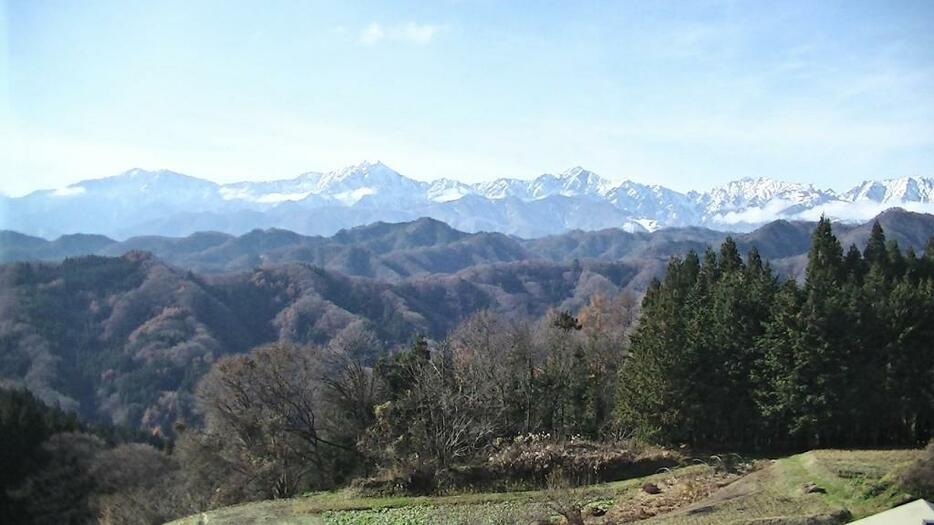 [写真]里山とアルプスのコラボレーション