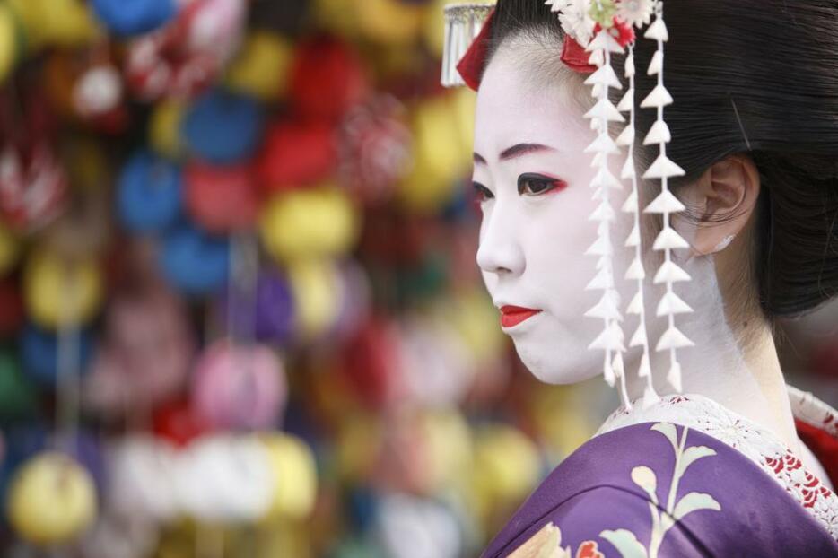 京都の街に映える舞妓さんの姿（写真はイメージ、提供：アフロ）