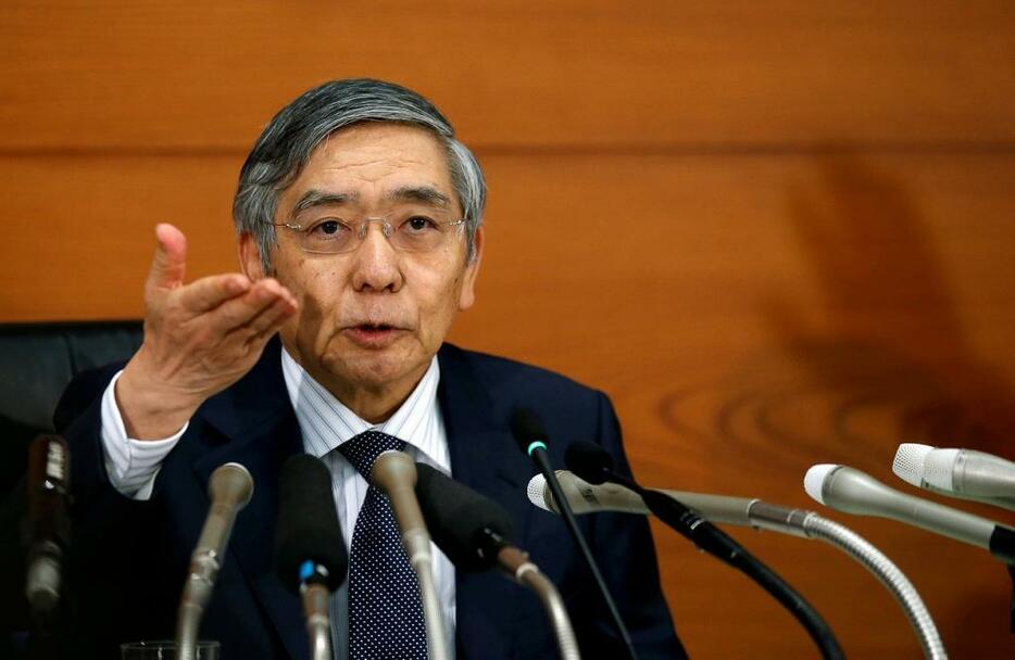 [写真]前回の金融決定会合後に会見した日銀・黒田東彦総裁（ロイター/アフロ）