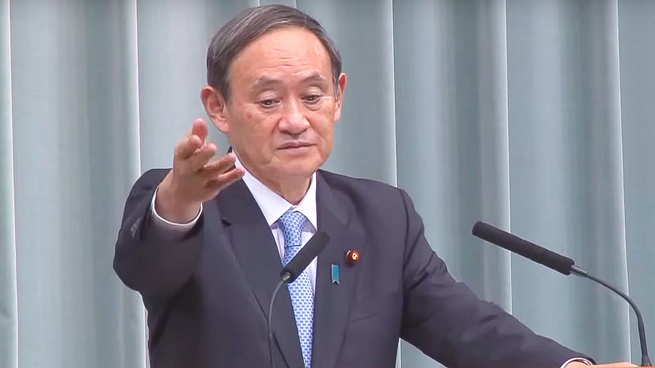 会見する菅官房長官