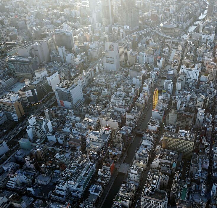 [写真]道頓堀、なんば周辺の空撮＝15日夕、大阪市中央区で