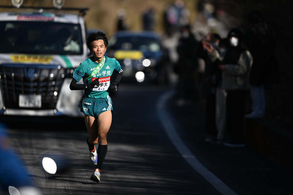 青学大の5区“山”に抜擢された1年生の若林宏樹も力走した（写真：松尾/アフロスポーツ/日本スポーツプレス協会）