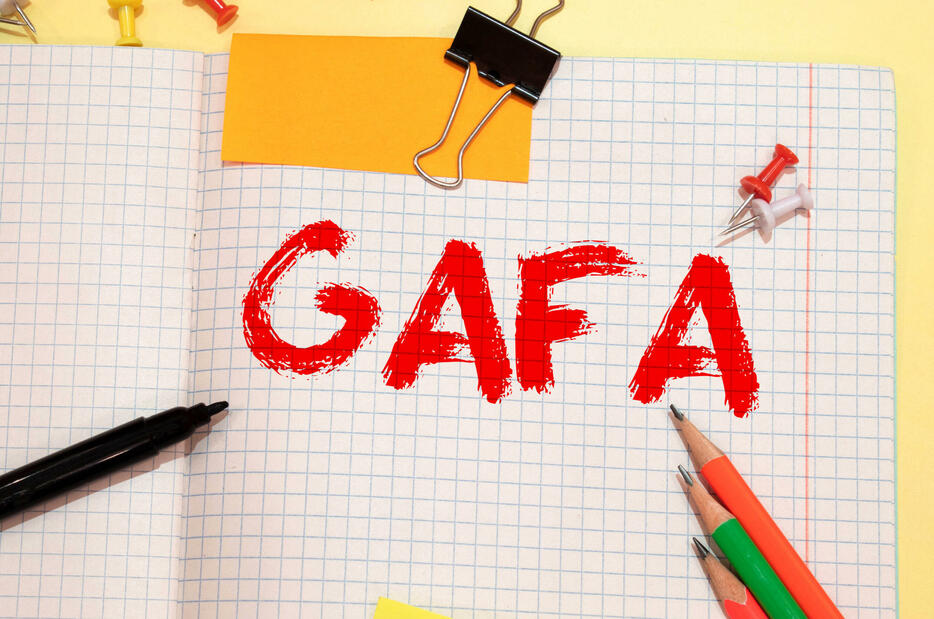 「GAFA」のような企業が利益を独占していても、いずれ、良質なものづくりを必要とする時がくる…。（写真：アフロ）